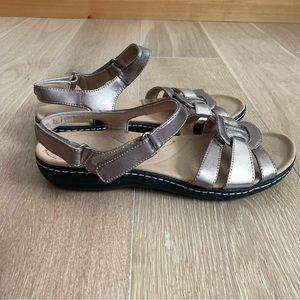 Clarks Lauri Ann Sela Women's Golden Leather Slingback Sandals Shoes